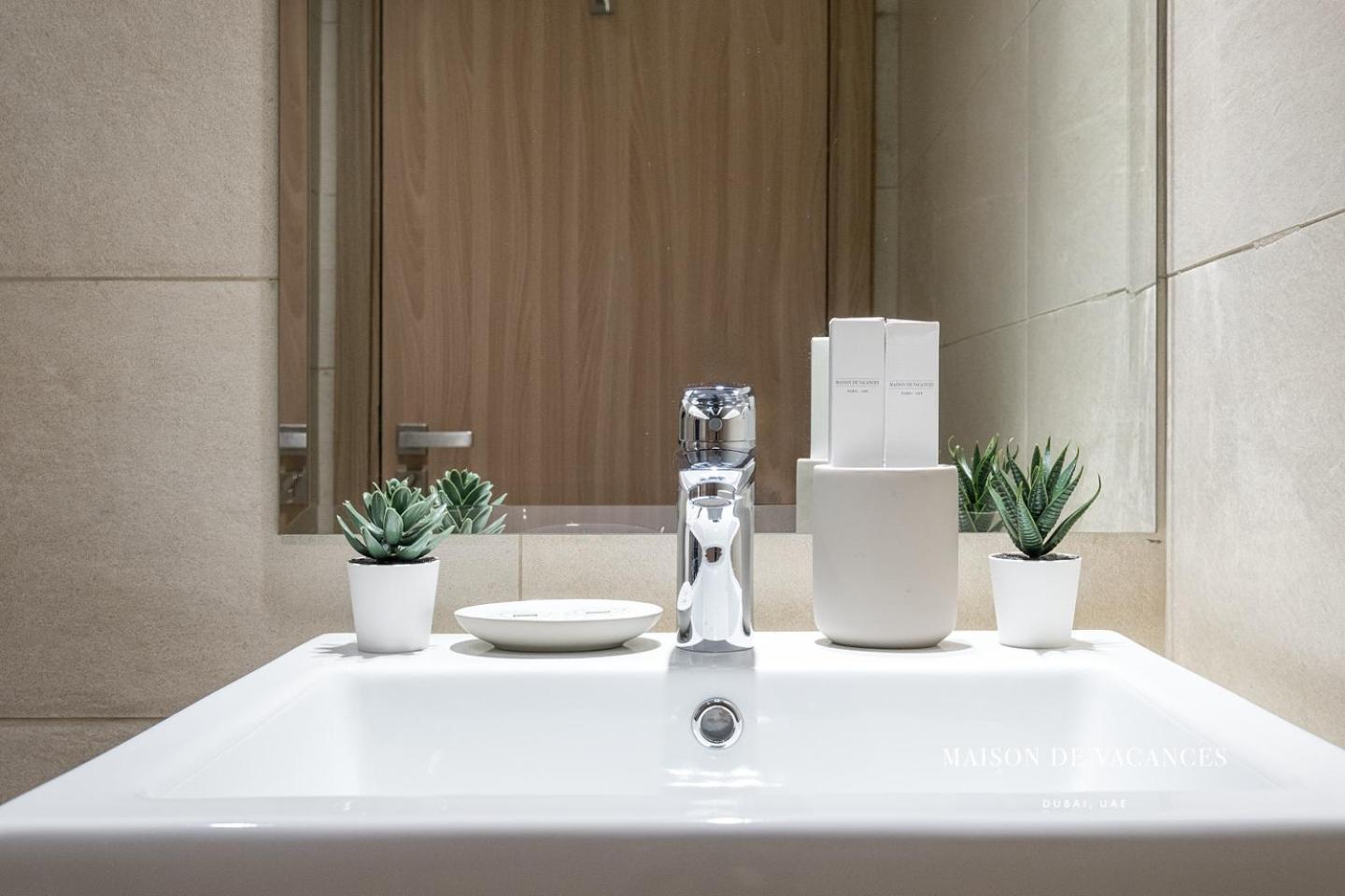 Cozy In Azizi Riviera- Enjoy Modern Comfort Apartment Dubai