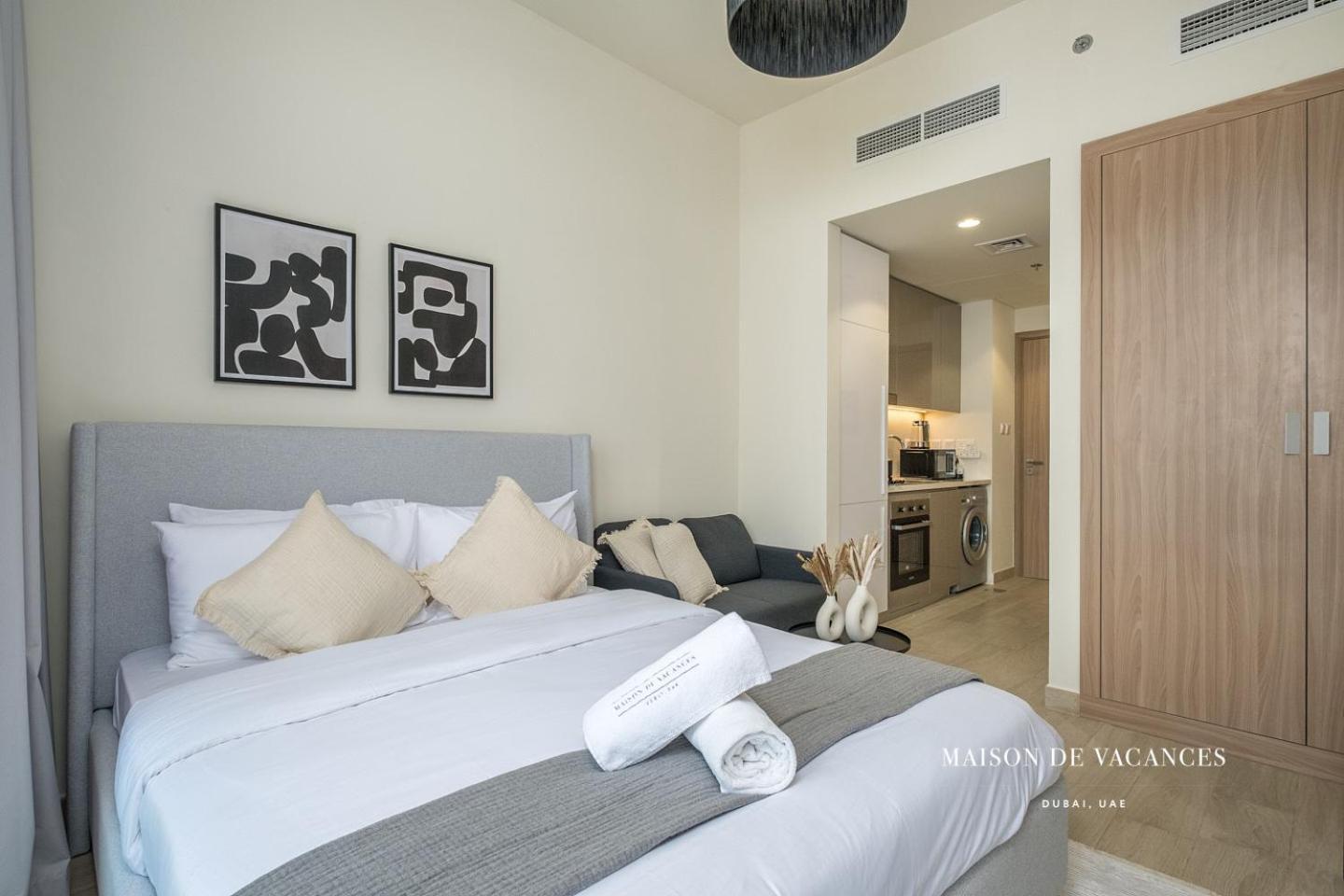 Cozy In Azizi Riviera- Enjoy Modern Comfort